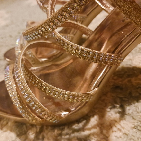 Hot tomato gold sparkly and diamonds strappy heels 6.5 sz - Picture 4 of 5